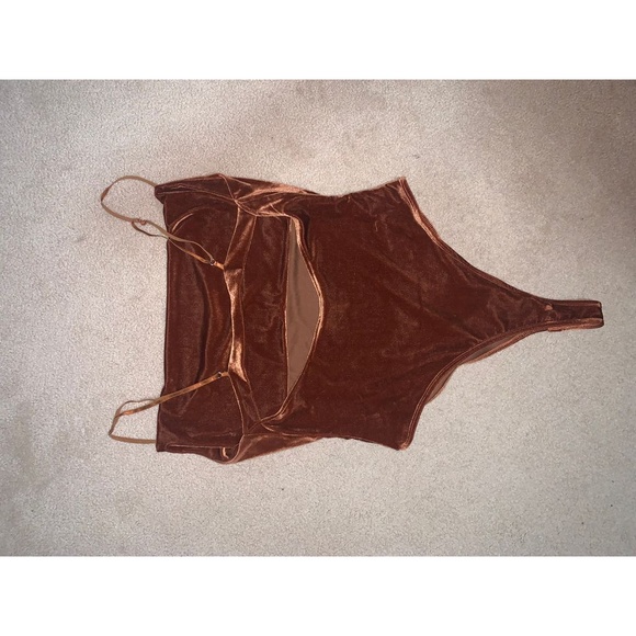 Fashion Nova Cowl Play Velvet Bodysuit - Rust -1X - Picture 2 of 3